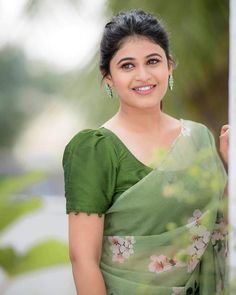 Cotton_Blouse_Sleeves_Design,_Puf_Blouses_Design,_Boat_Neck_Blouses,_Short_Butta_Hands_For_Blouses,_Plain_Green_Blouse_Designs_For_Saree,_Half_Collar_(Unknown)